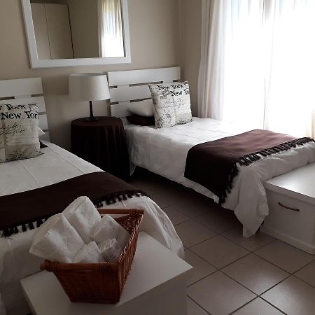 The Upper Deck Apartment Swellendam Esterno foto