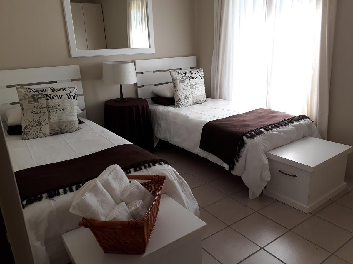 The Upper Deck Apartment Swellendam Esterno foto